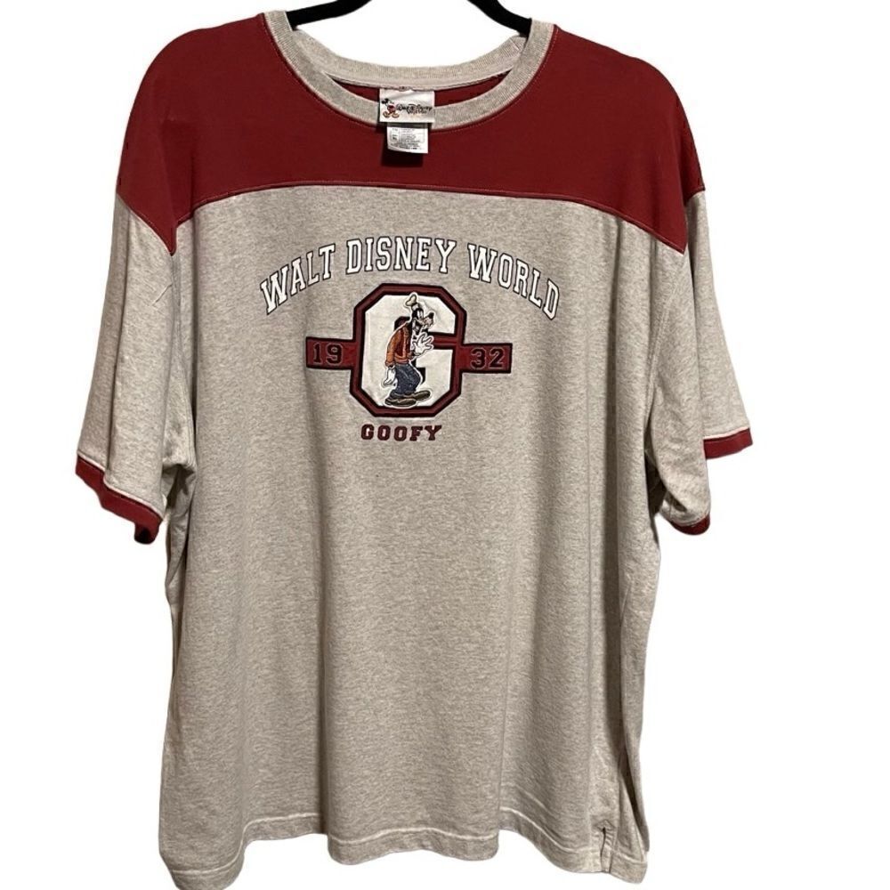 Walt Disney World- Unisex Grey and Dust Red Goofy 1934 Embroidered Graphic, XL